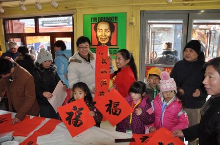 工会邀请5位书法家为职工们写春联送福字,蔺鸿泰,杜长兴等书法家现场