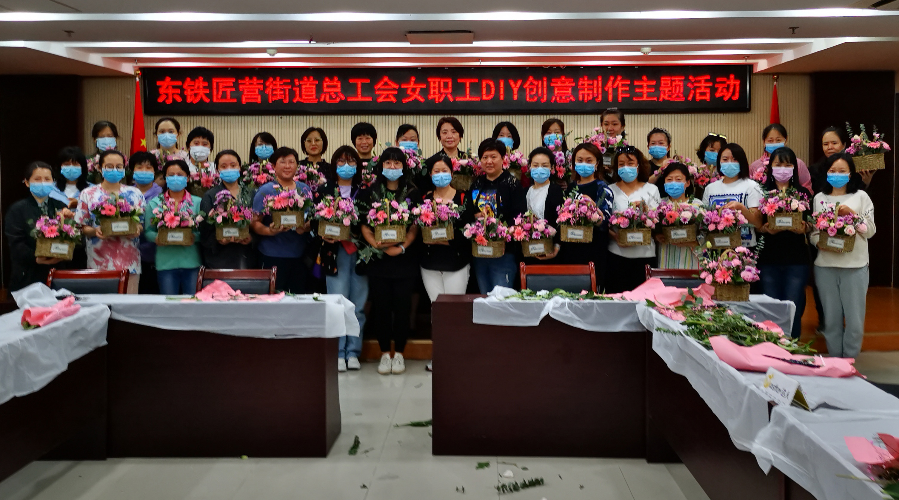 东铁匠营街道总工会"炫彩生活 匠心制造"女职工创意制作